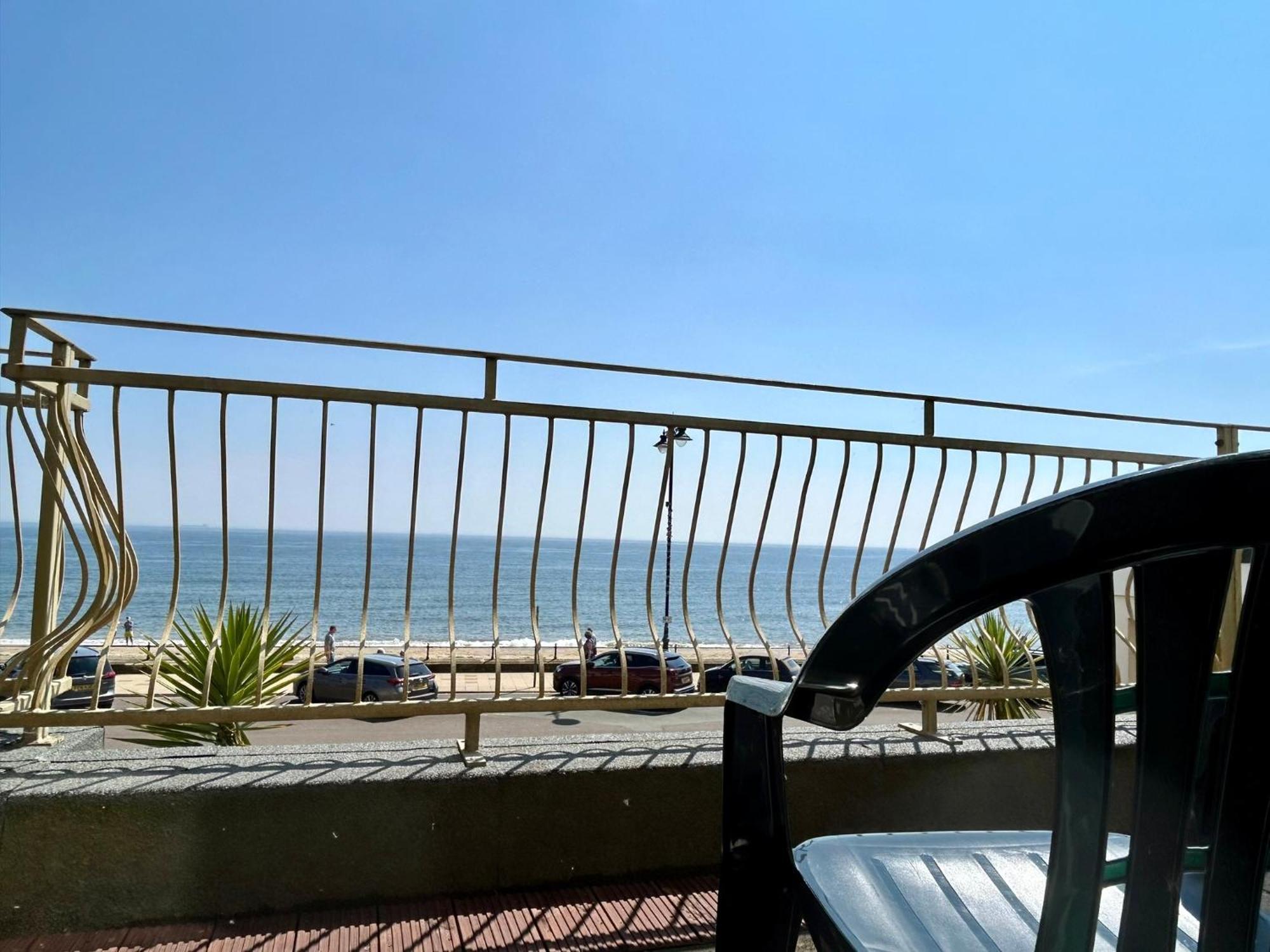 Bay View - Seafront, Sandown - Free Car Ferry For Bookings Of 3 Or More Nights, Subject To Availability Extérieur photo