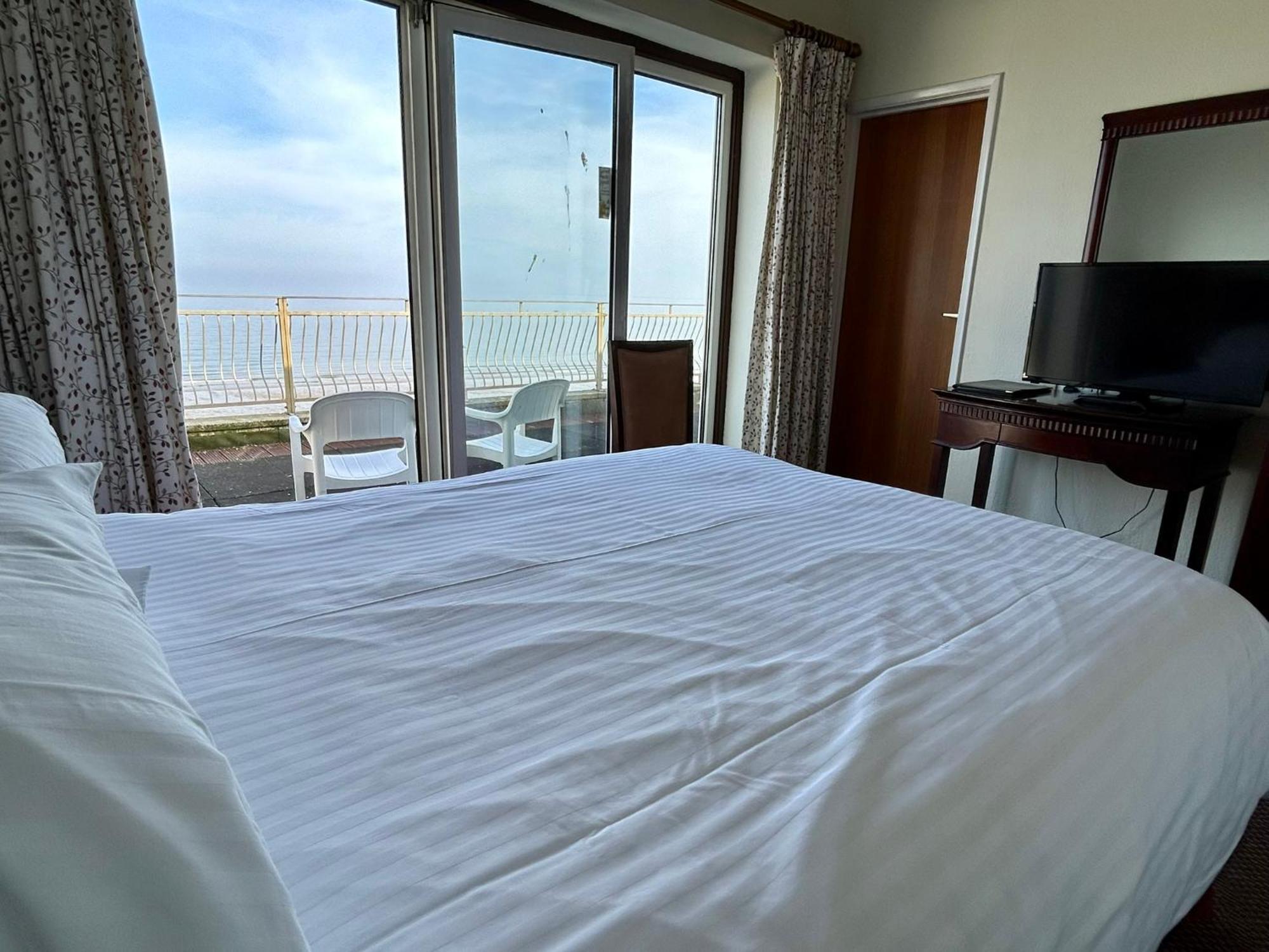 Bay View - Seafront, Sandown - Free Car Ferry For Bookings Of 3 Or More Nights, Subject To Availability Extérieur photo
