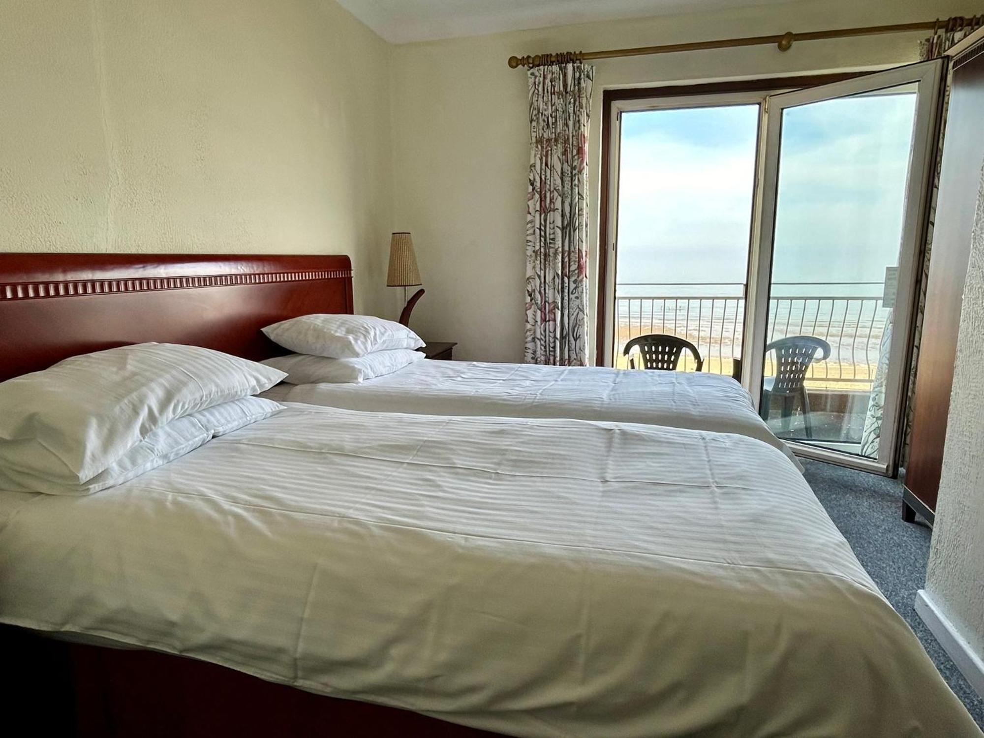 Bay View - Seafront, Sandown - Free Car Ferry For Bookings Of 3 Or More Nights, Subject To Availability Extérieur photo